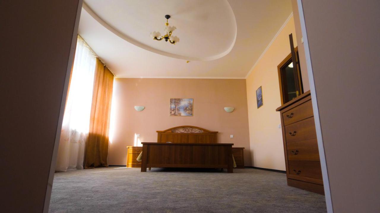 Pectoral On Khortytsia Hotel Zaporizhia Екстериор снимка